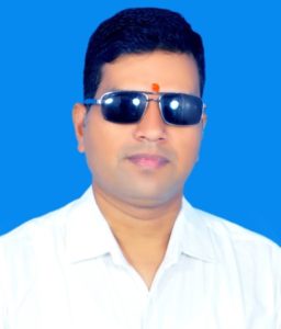 विदर्भ न्यूज 24 चे मुख्य संपादक संदीप राचर्लावार हे पत्रकारितेतील एक समर्पित, निःपक्ष आणि निर्भीड व्यक्तिमत्व आहेत. त्यांनी "विदर्भ न्यूज 24 नेटवर्क" या डिजिटल माध्यमाची स्थापना केली, यामागील उद्दिष्ट एकच समाजातील सर्व स्तरातील लोकांच्या समस्या, विशेषतः ग्रामीण भागातील शेतकरी आणि वंचितांचे प्रश्न शासनाच्या दरबारी पोहोचवणे. त्यांचे लिखाण सडेतोड असून सत्य आणि समाजहिताला केंद्रस्थानी ठेवणारे आहे. तंत्रज्ञानाचा प्रभावी वापर करत त्यांनी डिजिटल पत्रकारितेत नाविन्यपूर्ण प्रयोग घडवले आहेत. त्यांनी नवोदित पत्रकारांसाठी दिशादर्शक आणि प्रेरणादायी कार्य केलं आहे. विदर्भासह महाराष्ट्र, तेलंगणा आणि छत्तीसगडमधील घटनांचा अचूक आणि वेळेवर आढावा घेणारे त्यांचे वृत्तांकन आज विश्वासार्हतेचे प्रतीक बनले आहे. त्यांचा पत्रकारितेतील विश्वास अगदी स्पष्ट आहे "बातमी ही केवळ माहिती नव्हे, ती समाजपरिवर्तनाचे साधन असते." त्यांच्या नेतृत्वात "विदर्भन्यूज 24 नेटवर्क" हे माध्यम प्रामाणिक, जागरूक आणि लोकाभिमुख पत्रकारितेचे एक मजबूत व्यासपीठ म्हणून उदयाला आले आहे. संपर्कः मो. 9421729671/9423502555 ईमेलः sandeep.racharlasrc@gmail.com कार्यकारी संपादक * * * संजय भोयर* *082757 50589* Sandeep Racharlawar Editor-in- Chief Vidarbha News 24 Network Sandeep Racharlawar is a dedicated, impartial and fearless personality in journalism. He founded the digital medium "Vidarbha News 24 Network", with one goal - to bring the problems of people from all walks of life, especially farmers and the underprivileged in rural areas, to the attention of the government. His writing is straightforward and keeps truth and social interest at the center. He has created innovative experiments in digital journalism by making effective use of technology. He has done guiding and inspiring work for budding journalists. His reporting, which provides accurate and timely reviews of events in Vidarbha, Maharashtra, Telangana and Chhattisgarh, has become a symbol of credibility today. His belief in journalism is very clear - "News is not just information, it is a tool for social transformation." Under his leadership, "Vidarbha News 24 Network" has emerged as a strong platform for honest, conscious and people-oriented journalism. Contact: Md. 9421729671 /9423502555 Email: sandeep.racharlasrc@gmail.com Executive Editor * * *Sanjay Bhoyar* *082757 50589