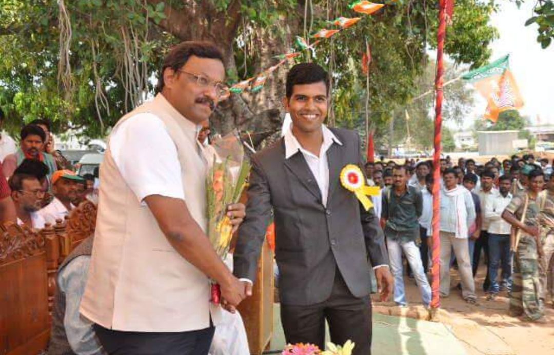 महाराष्ट्र राज्याचे शिक्षण मंत्री असताना टिपलेल्या फोटो 